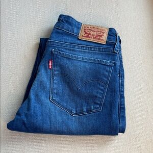 LEVI'S | 711 Skinny Jeans | Medium Wash | Size 6 / 28
